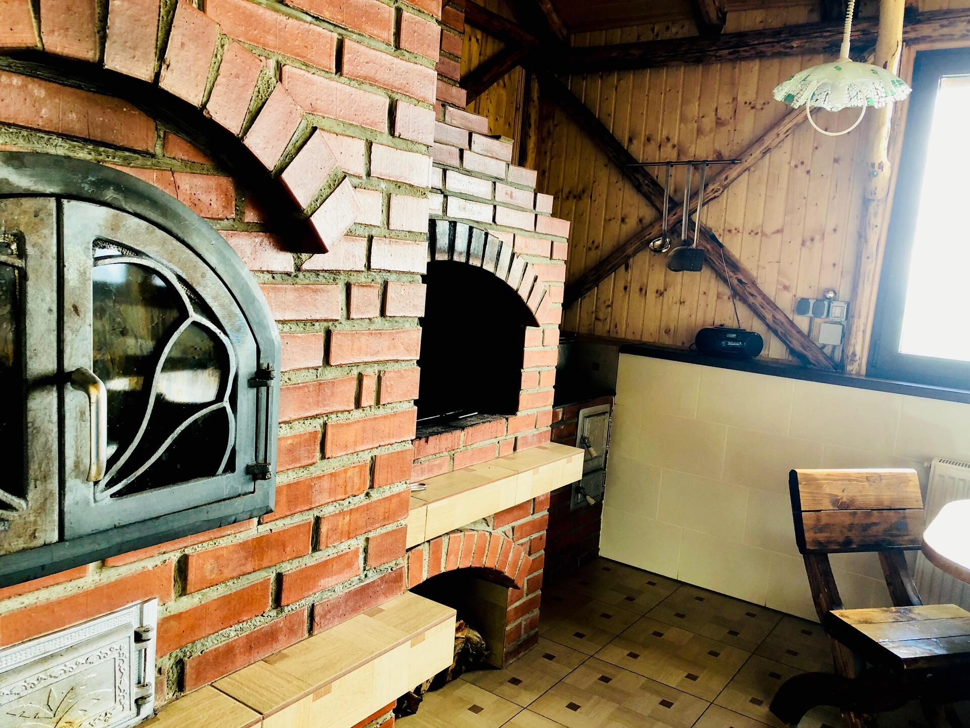 Cuptor tradițional de pâine din cărămidă - Casa La Vârf